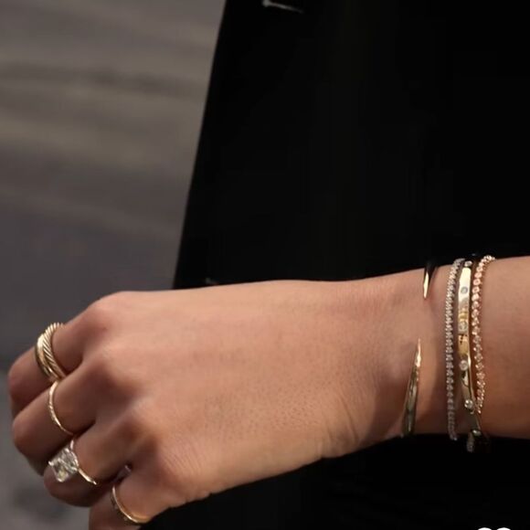 Gold open bangle - Picture 2 of 6